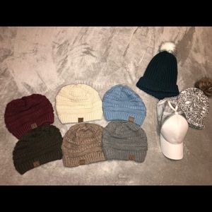 Women’s hat scarfs boot socks
